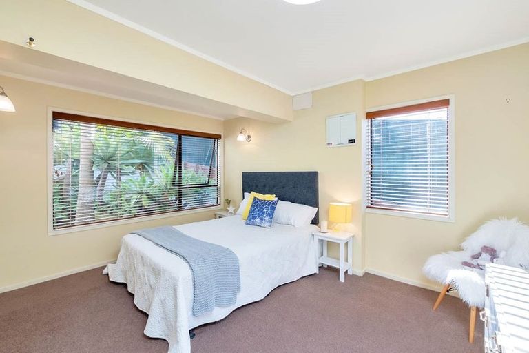 Photo of property in 2/19a Seaview Road, Castor Bay, Auckland, 0620