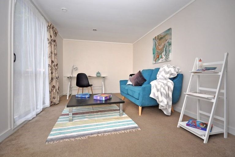 Photo of property in 22 Ronald Place, Manurewa, Auckland, 2102