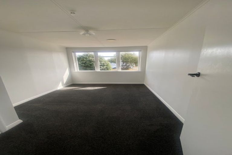 Photo of property in 31 Exeter Crescent, Takaro, Palmerston North, 4412