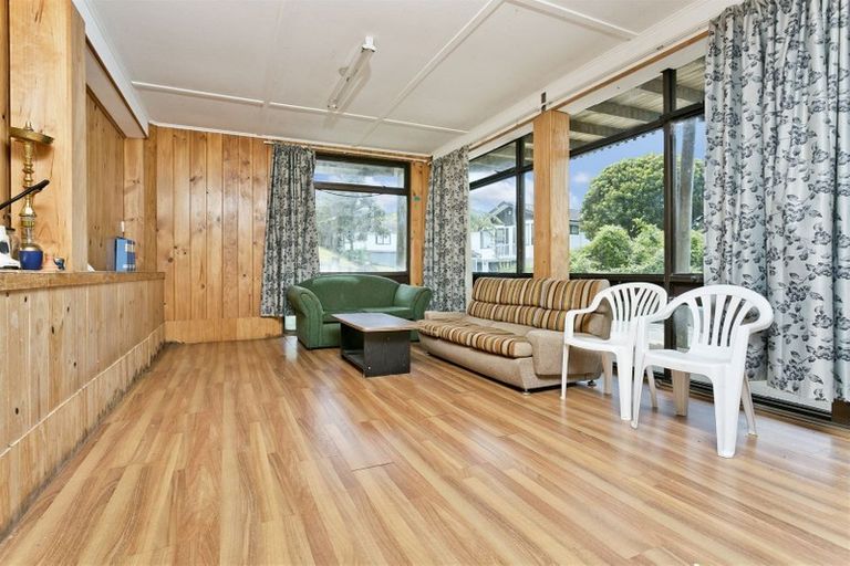 Photo of property in 449 Glenfield Road, Glenfield, Auckland, 0629