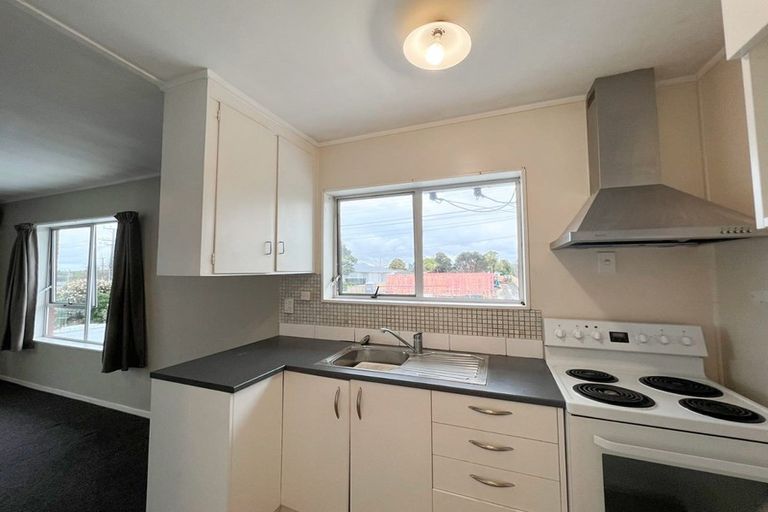 Photo of property in 112 Lynwood Road, New Lynn, Auckland, 0600