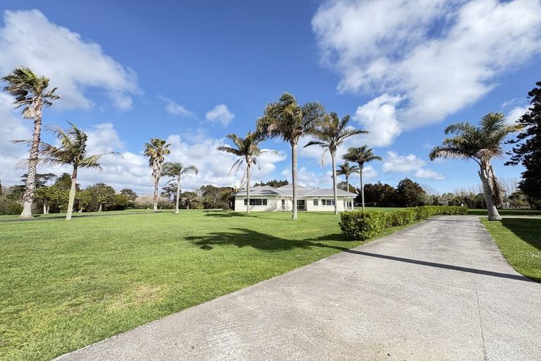 Photo of property in 154 Boord Crescent, Kumeu, 0891