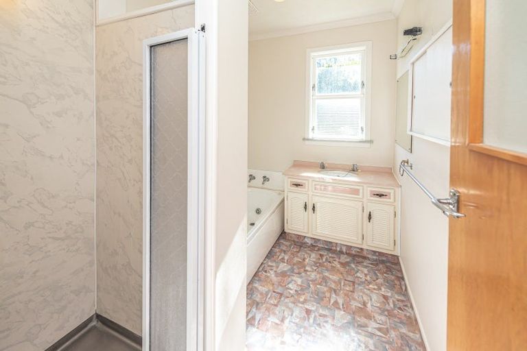 Photo of property in 102 Paterson Street, Aramoho, Whanganui, 4500