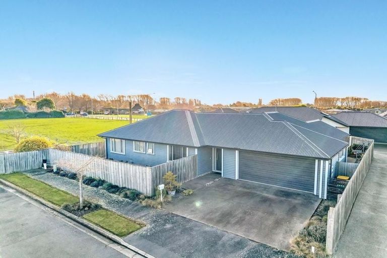 Photo of property in 28 Northwater Drive, Northwood, Christchurch, 8051
