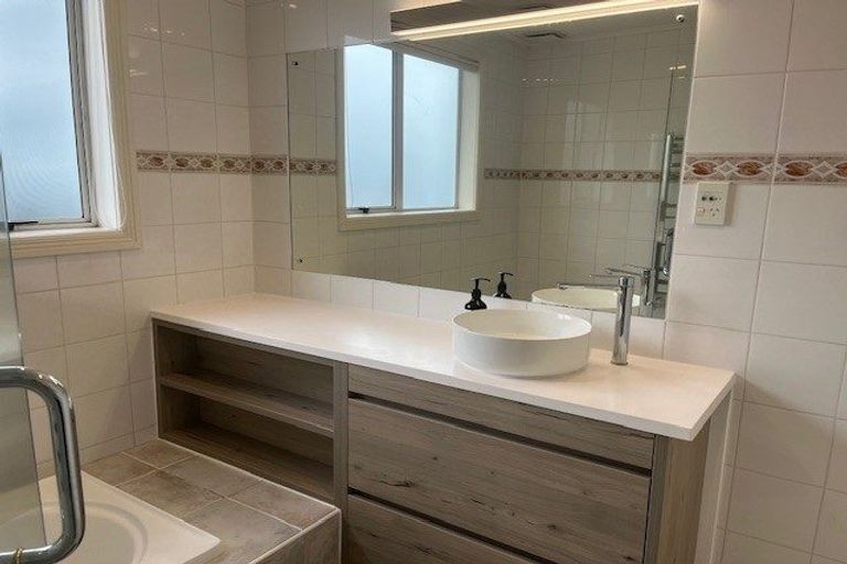 Photo of property in 48 The Esplanade, Eastern Beach, Auckland, 2012