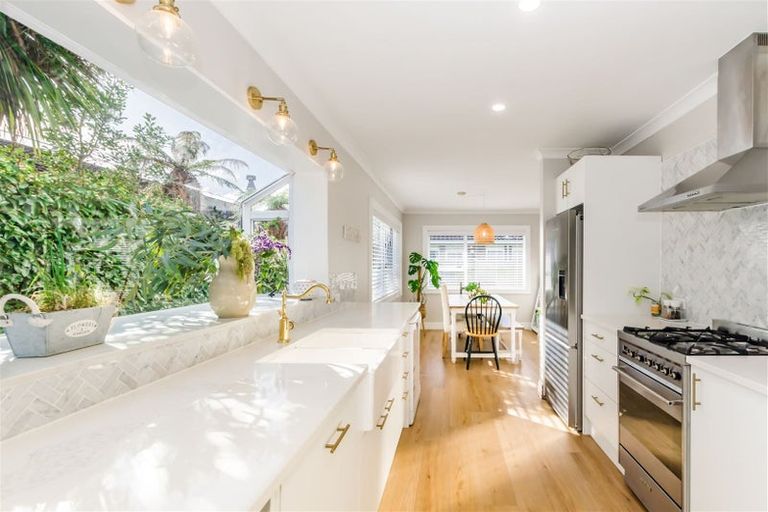 Photo of property in 39 The Drive, Paraparaumu Beach, Paraparaumu, 5032