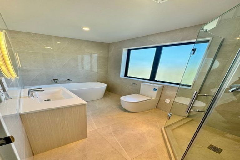 Photo of property in 8a Datura Place, Sunnynook, Auckland, 0620