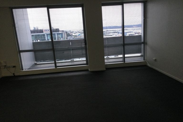 Photo of property in Alpha Apartments, 802/17 Vogel Lane, Auckland Central, Auckland, 1010