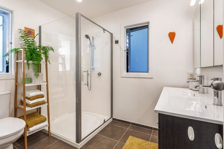 Photo of property in 6 Sunnyview Road, Greenhithe, Auckland, 0632