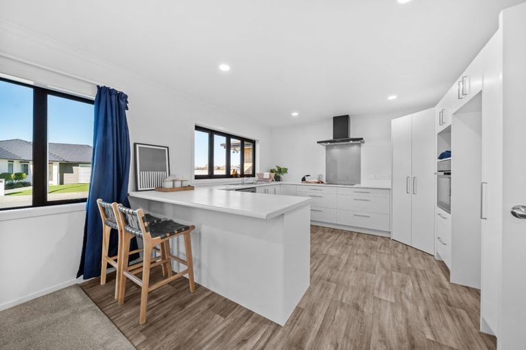 Photo of property in 1 Molesworth Street, Carterton, 5713