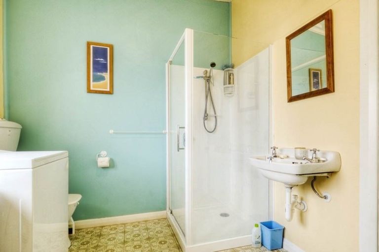 Photo of property in 13 Roslyn Road, Bluff Hill, Napier, 4110