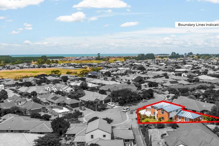 Photo of property in 19 Courtfield Close, Parklands, Christchurch, 8083