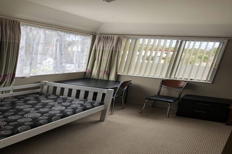 Photo of property in 14a Bracken Road, Newlands, Wellington, 6037