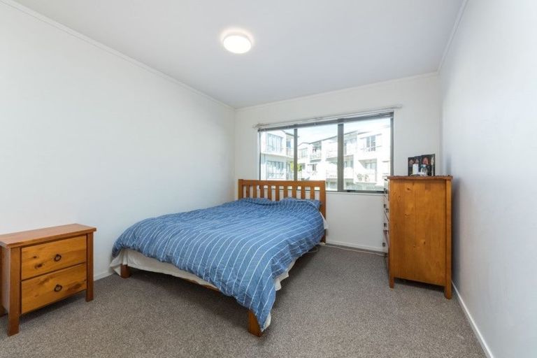 Photo of property in The Haven, 14/120 Beach Haven Road, Beach Haven, Auckland, 0626