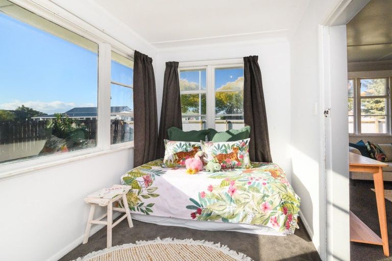 Photo of property in 660 Featherston Street, Roslyn, Palmerston North, 4414