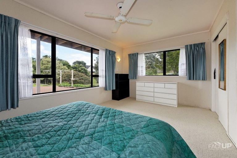 Photo of property in 172 Wiseley Road, West Harbour, Auckland, 0618
