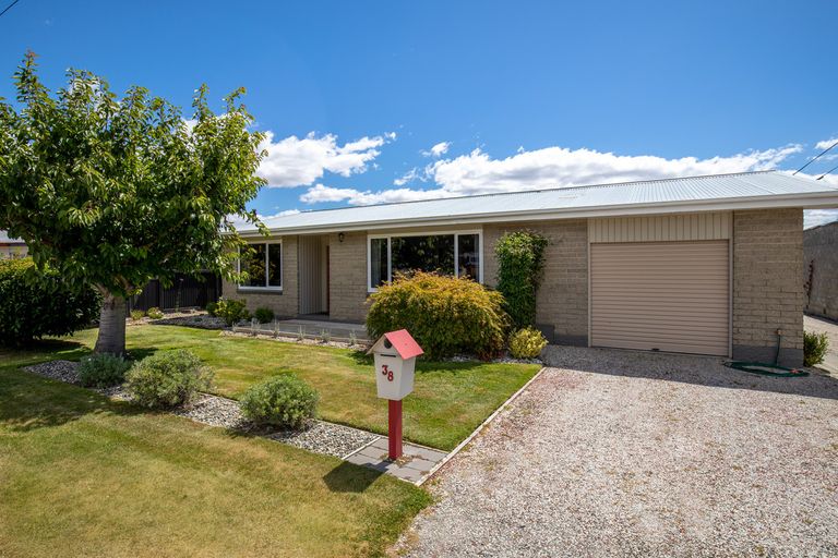 Photo of property in 38 Clutha Street, Alexandra, 9320