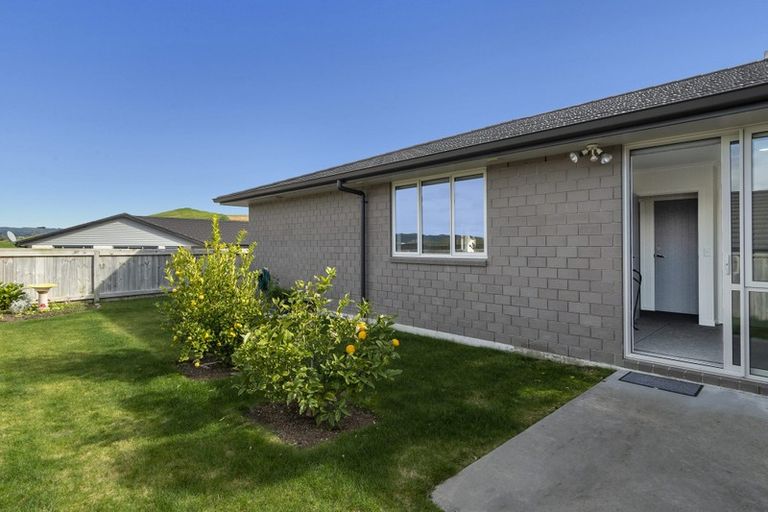 Photo of property in Waterview Estate, 64/4 Greystone Place, Omokoroa, 3114