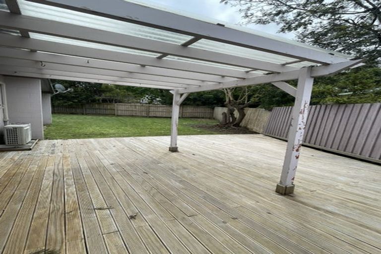 Photo of property in 14 Teviot Place, Totara Vale, Auckland, 0629