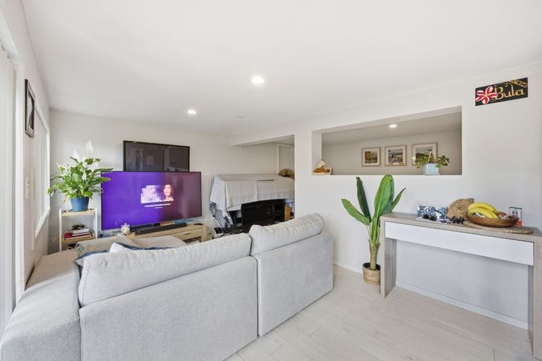 Photo of property in 1/49 Galaxy Drive, Mairangi Bay, Auckland, 0630
