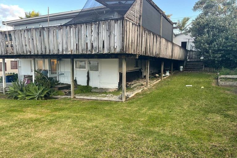 Photo of property in 2/119 Carlisle Road, Northcross, Auckland, 0632
