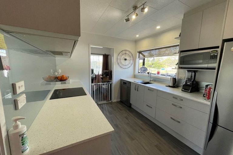 Photo of property in 221 Mahia Road, Wattle Downs, Auckland, 2103