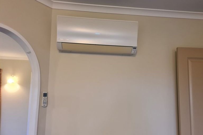 Photo of property in 4 Tararua Crescent, Carterton, 5713