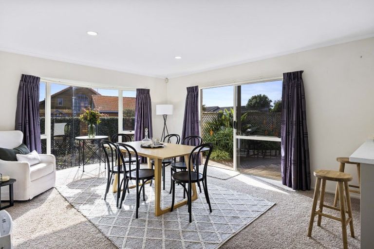 Photo of property in 17d Kinross Drive, Merrilands, New Plymouth, 4312