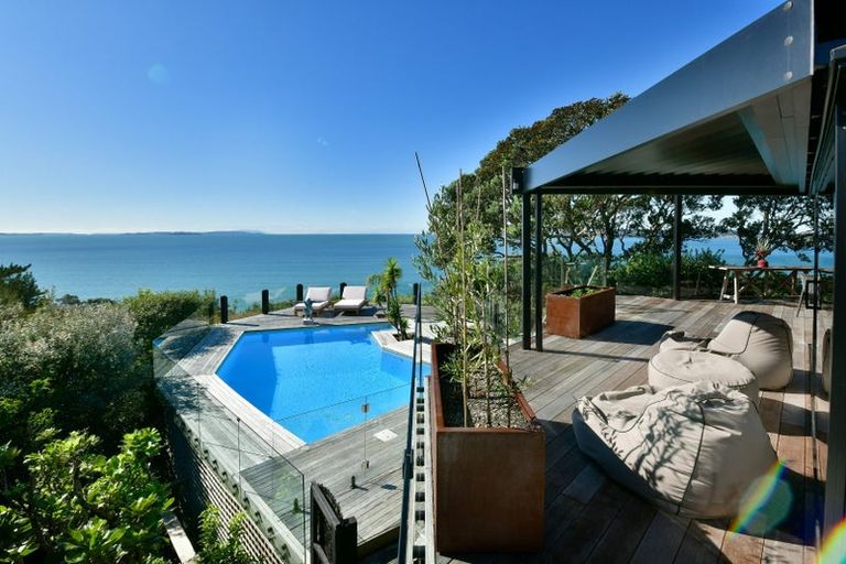 Photo of property in 86 Vipond Road, Stanmore Bay, Whangaparaoa, 0932