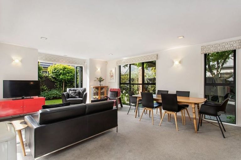 Photo of property in 89a Hawthorne Street, Strowan, Christchurch, 8052