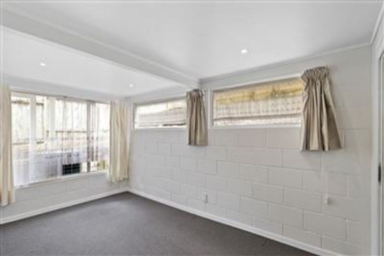 Photo of property in 1/111 Tirimoana Road, Te Atatu South, Auckland, 0602