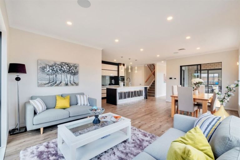 Photo of property in 1 Huahua Crescent, Papakura, 2110