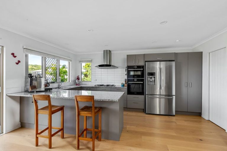 Photo of property in 1/126 Whangaparaoa Road, Red Beach, 0932