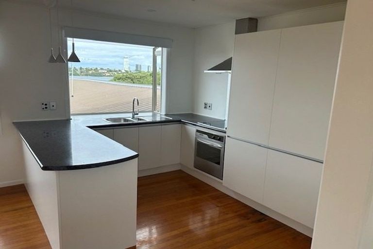 Photo of property in 2/26 Otakau Road, Milford, Auckland, 0620