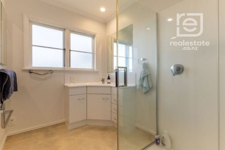 Photo of property in 11 Aberdeen Avenue, Takaro, Palmerston North, 4412