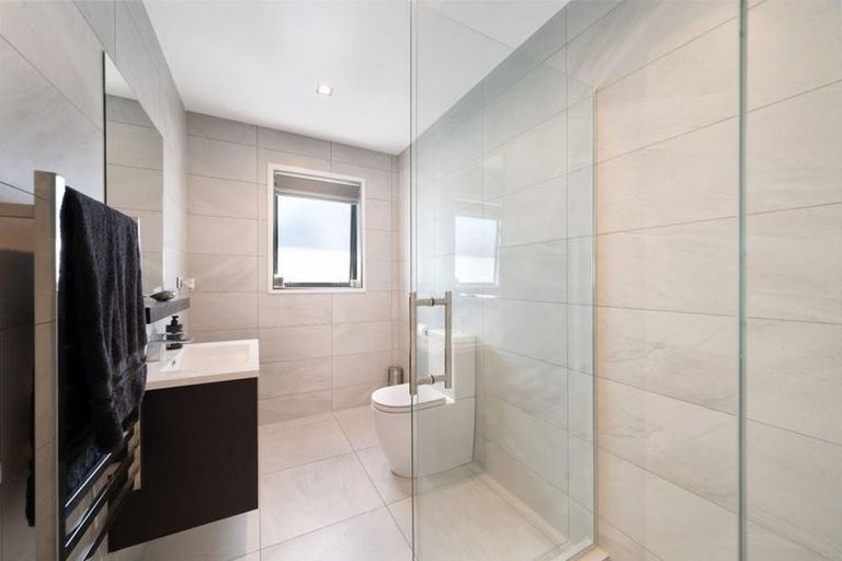 Photo of property in 154 Boord Crescent, Kumeu, 0891