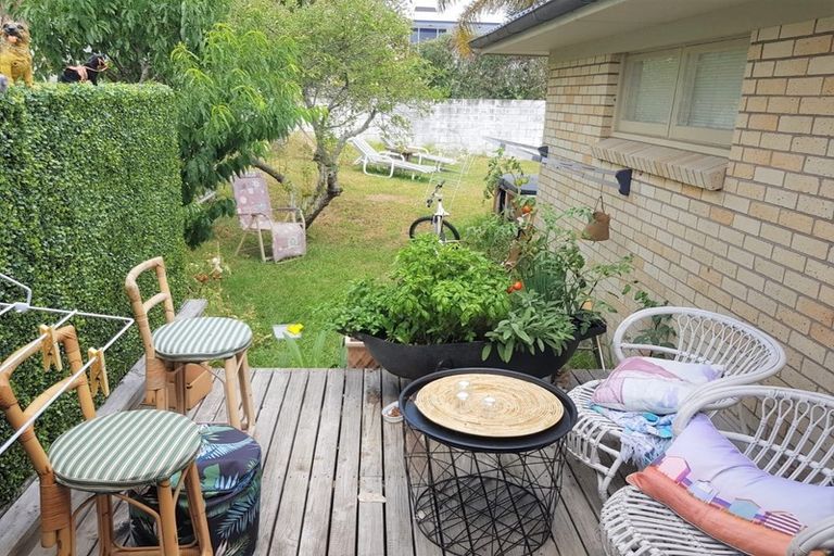 Photo of property in 85 Stanley Point Road, Stanley Point, Auckland, 0624