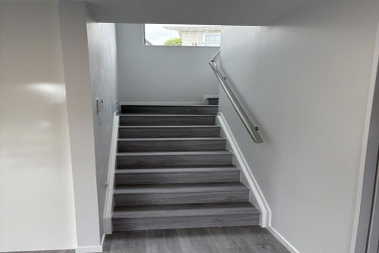 Photo of property in 58 Gossamer Drive, Pakuranga Heights, Auckland, 2010