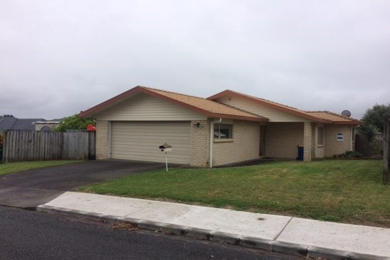 Photo of property in 1a Thomas Rea Place, Te Atatu South, Auckland, 0610