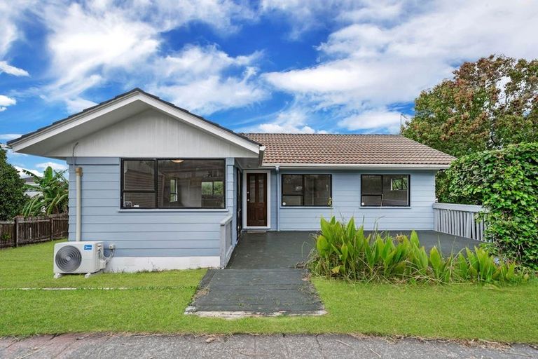 Photo of property in 26 Lambrown Drive, Totara Vale, Auckland, 0629