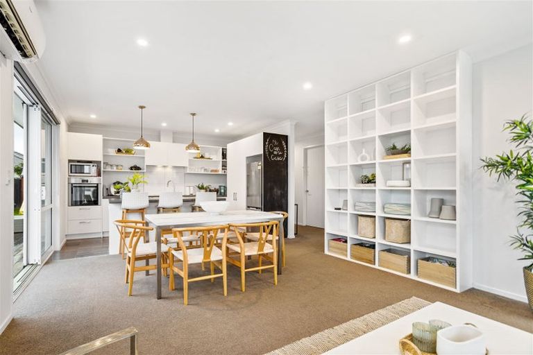 Photo of property in 5 Aporo Drive, Kumeu, 0810