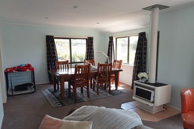 Photo of property in 9 San Fernando Way, Henderson, Auckland, 0612