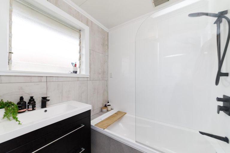 Photo of property in 6 Epsom Road, Hokowhitu, Palmerston North, 4410