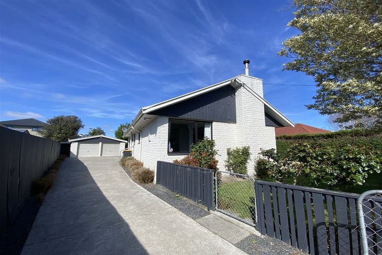 Photo of property in 17 Tuckers Road, Redwood, Christchurch, 8051