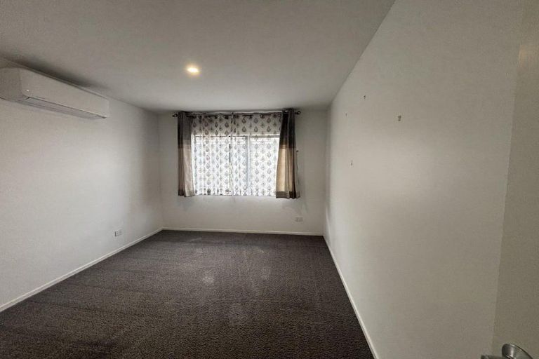 Photo of property in 9 Cooke Farm Grove, Waiwhakaiho, New Plymouth, 4312