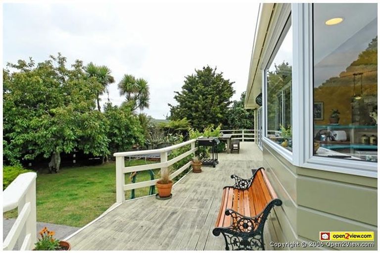 Photo of property in 42 Divich Avenue, Te Atatu South, Auckland, 0610