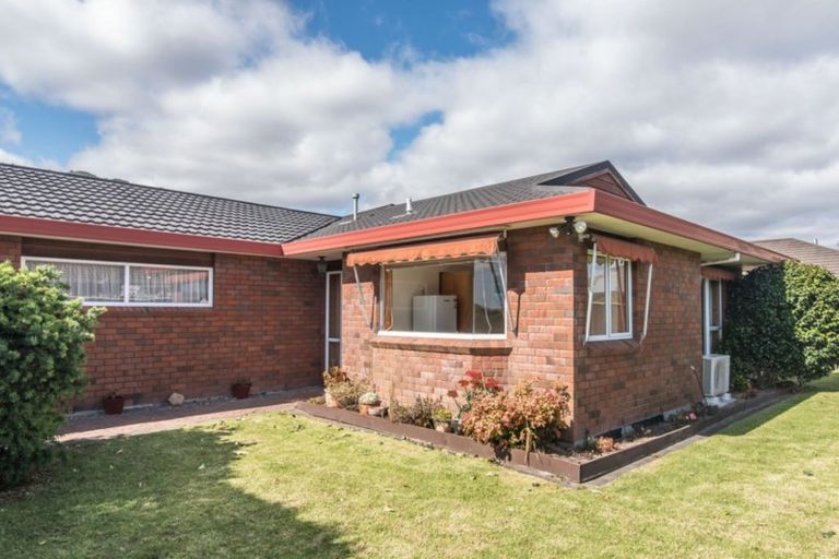 Photo of property in 3 Balmerino Grove, Waikanae, 5036