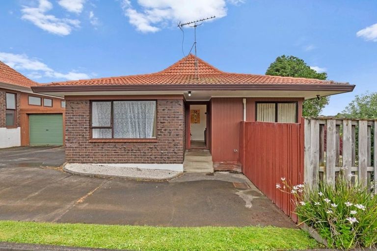 Photo of property in 2/99 Prince Regent Drive, Half Moon Bay, Auckland, 2012