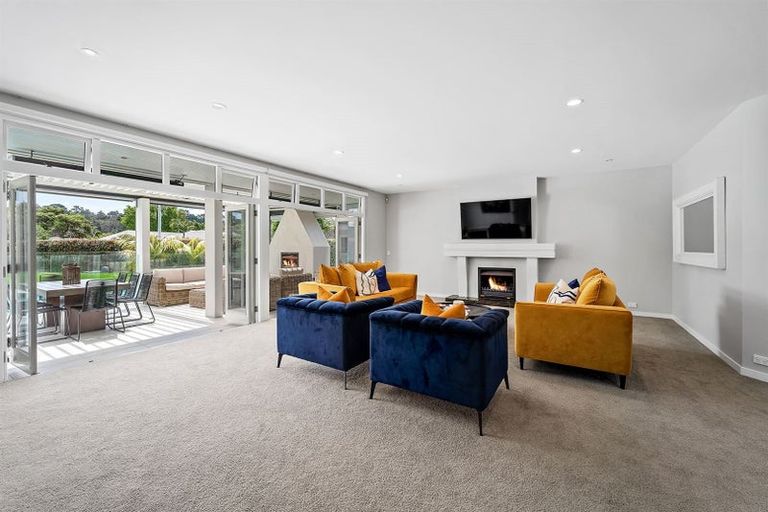 Photo of property in 90 Roland Road, Greenhithe, Auckland, 0632