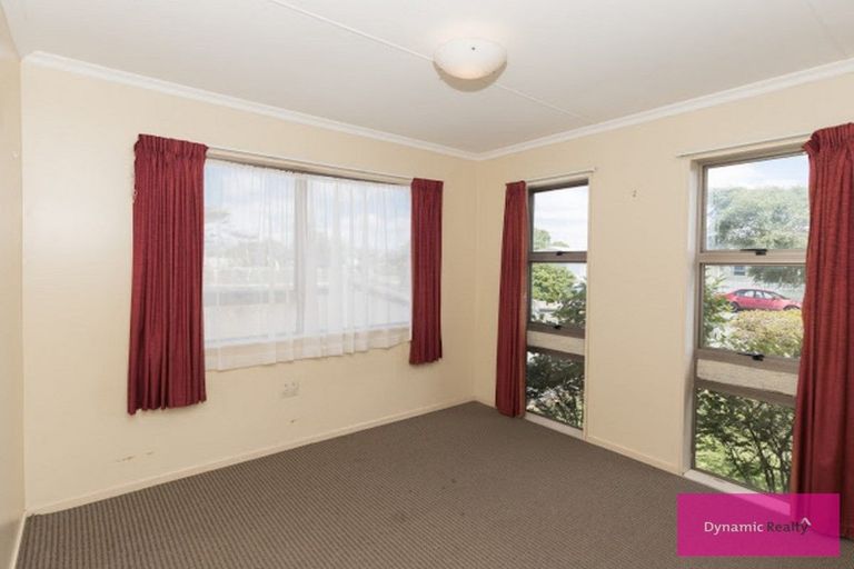 Photo of property in 11 Colonial Place, Kelvin Grove, Palmerston North, 4414